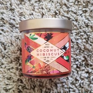 2/10$ Coconut hibiscus scented candle soy
